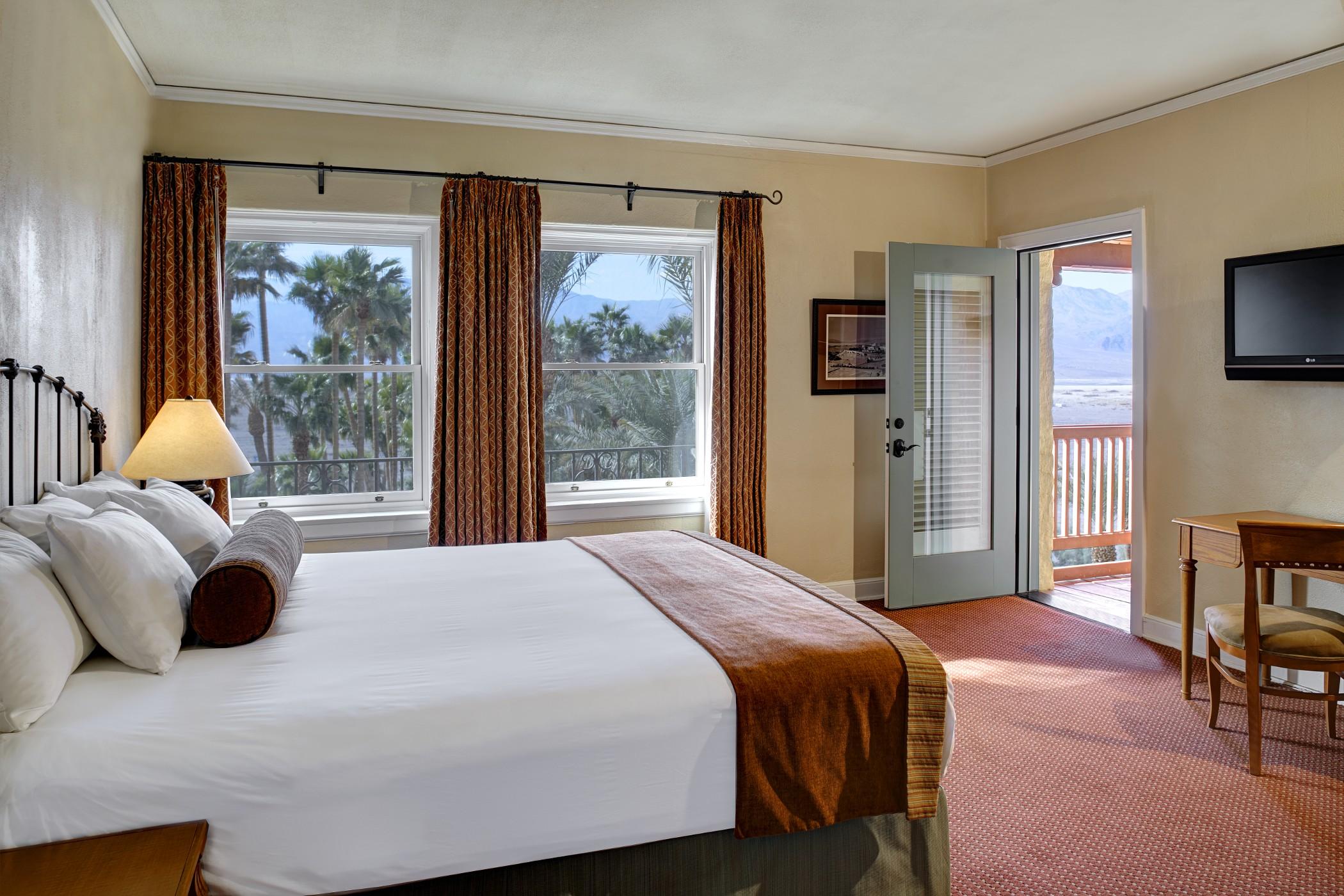 The Inn At Death Valley Ngoại thất bức ảnh A room at the Hotel del Coronado