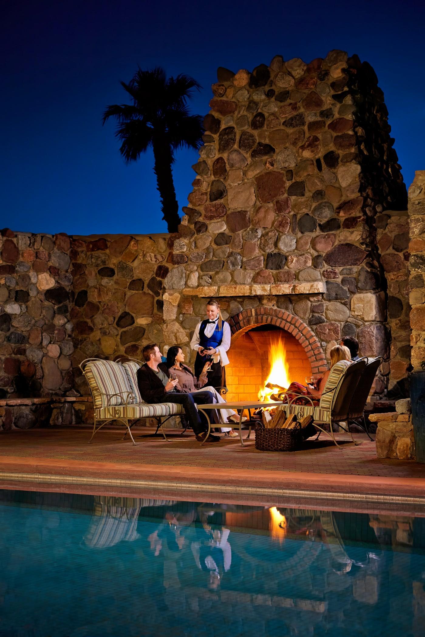 The Inn At Death Valley Ngoại thất bức ảnh The outdoor fireplace at the Lodge at Torrey Pines
